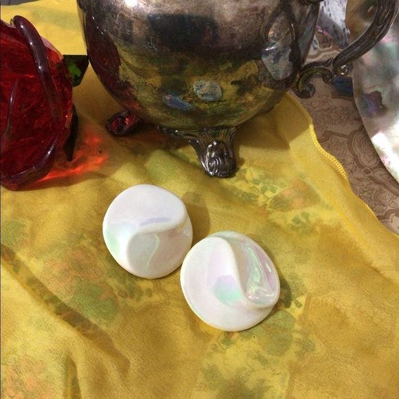 Vintage Retro Button Earrings 1960’s Lucite Iridescent White Swirl Pierced - Picture 5 of 14